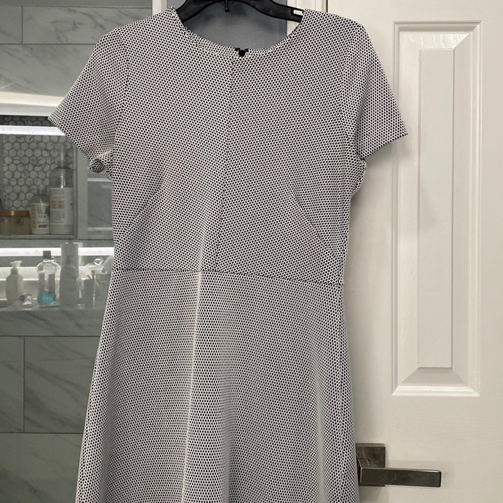 Michael Kors short-sleeve Black and White Dress, size 8